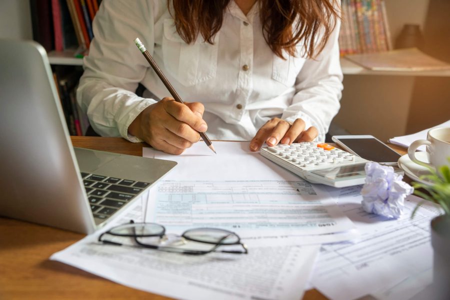 The Pros and Cons of Hiring a Tax Professional
