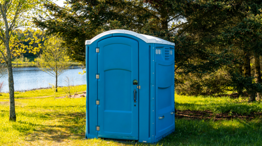 4 Ways To Utilize A Portable Toilet For Night Events